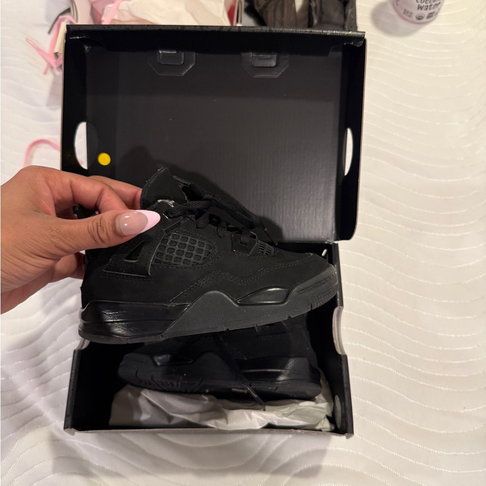 Jordan Retro 4 Remastered - Picture 2 of 3